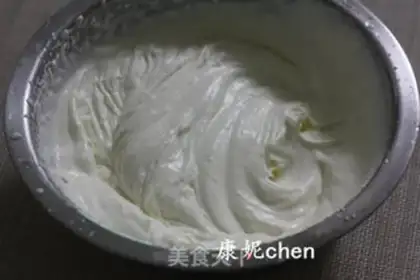 Make Strawberry and tea mousse step 5