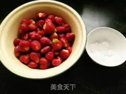 Make Strawberry cans step 0