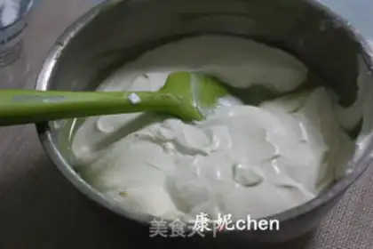 Make Strawberry and tea mousse step 6