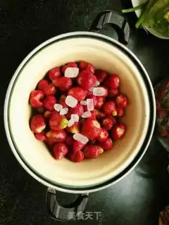 Make Strawberry cans step 2