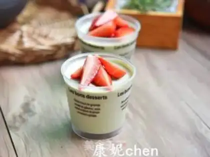 Make Strawberry and tea mousse step 8
