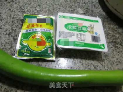Make Squeeze the tofu and cook the flowers step 0