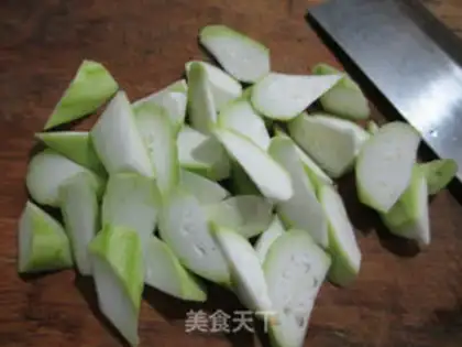 Make Squeeze the tofu and cook the flowers step 3