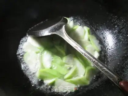 Make Squeeze the tofu and cook the flowers step 5