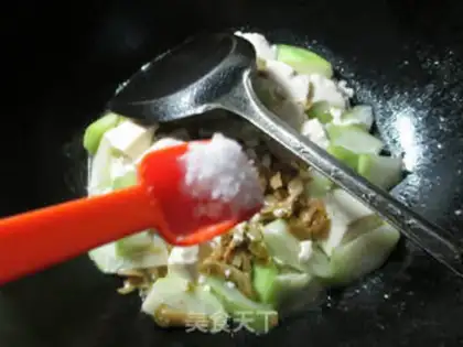 Make Squeeze the tofu and cook the flowers step 7