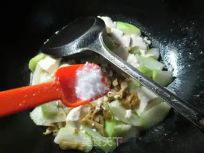 Make Squeeze the tofu and cook the flowers step 8