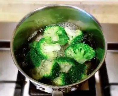 Make Spaghetti with broccoli sauce step 3