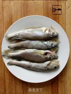 Make Dried and fried yellowfish step 0