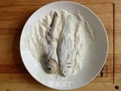 Make Dried and fried yellowfish step 1