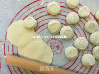 Make Bean mashed pork dumplings step 14