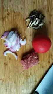 Make Spaghetti mushroom sauce step 0