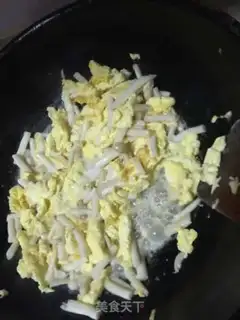 Make Seafood mushroom fried eggs step 6
