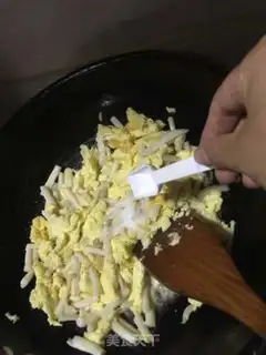 Make Seafood mushroom fried eggs step 7