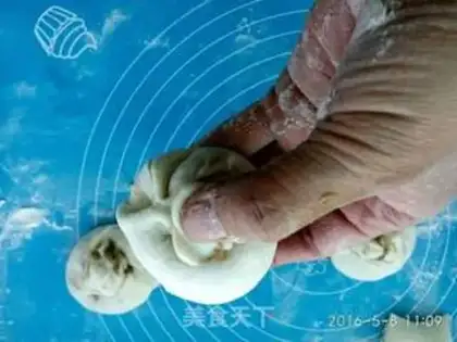 Make Old Beijing mahjong pie step 10