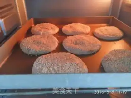 Make Old Beijing mahjong pie step 13