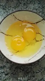 Make Onion fried eggs step 1