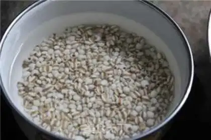 Make The rice and red bean water step 1