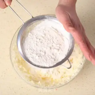Make Olio pounds cake step 2