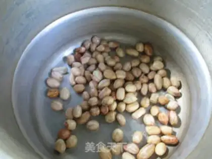 Make Peanut rice and sweet bean soup step 2
