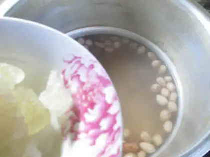 Make Peanut rice and sweet bean soup step 7