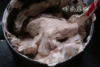 Make Chocolate strawberry cake step 2