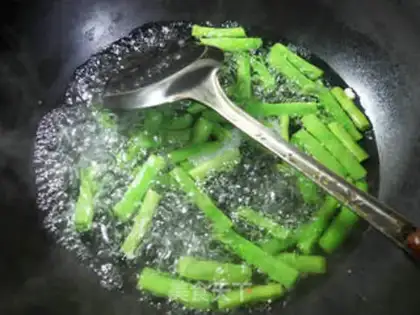 Make Five-flower pickles and beans step 1