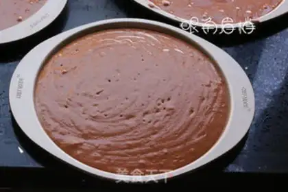 Make Chocolate strawberry cake step 4