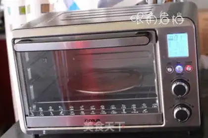Make Chocolate strawberry cake step 5