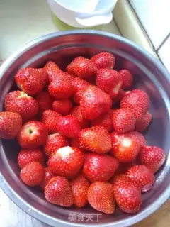 Make Strawberry sauce step 0