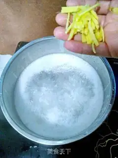 Make Crayfish congee step 3