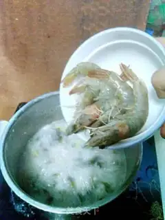 Make Crayfish congee step 6