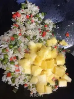 Make Pineapple rice step 5