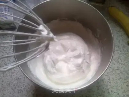 Make Strawberry cream cake step 4