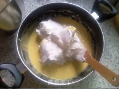 Make Strawberry cream cake step 5