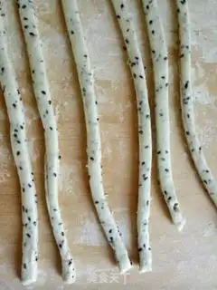 Make Black sesame cream bread bar step 7
