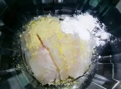 Make Tomato emerald dragonfish step 1