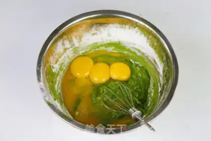 Make A spinach cake roll step 1