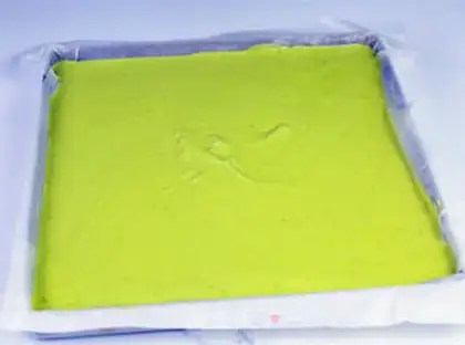 Make A spinach cake roll step 4