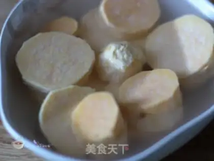 Make Cranberry cheese and potatoes step 1