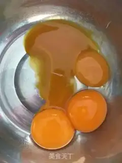 Make Eight inches of duck egg cake step 1