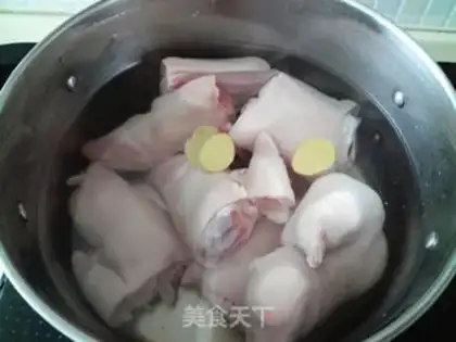 Make Hot pig hoof step 1