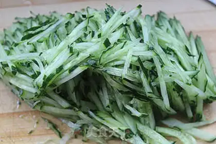 Make cucumber dry tofu step 3