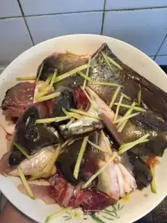 Make Cleaning the tails of the spa fish step 1