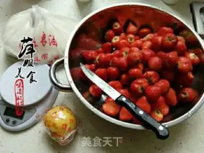 Make Strawberry sauce step 0