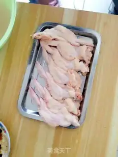 Make Taiwan chicken wing buns step 0
