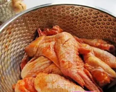 Make Taiwan chicken wing buns step 2