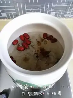 Make Peach glue silver ear soup step 4