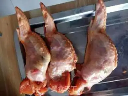 Make Taiwan chicken wing buns step 4