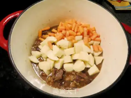 Make Beer and potato beef step 4