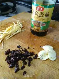 Make Garlic beans, steamed carp step 3